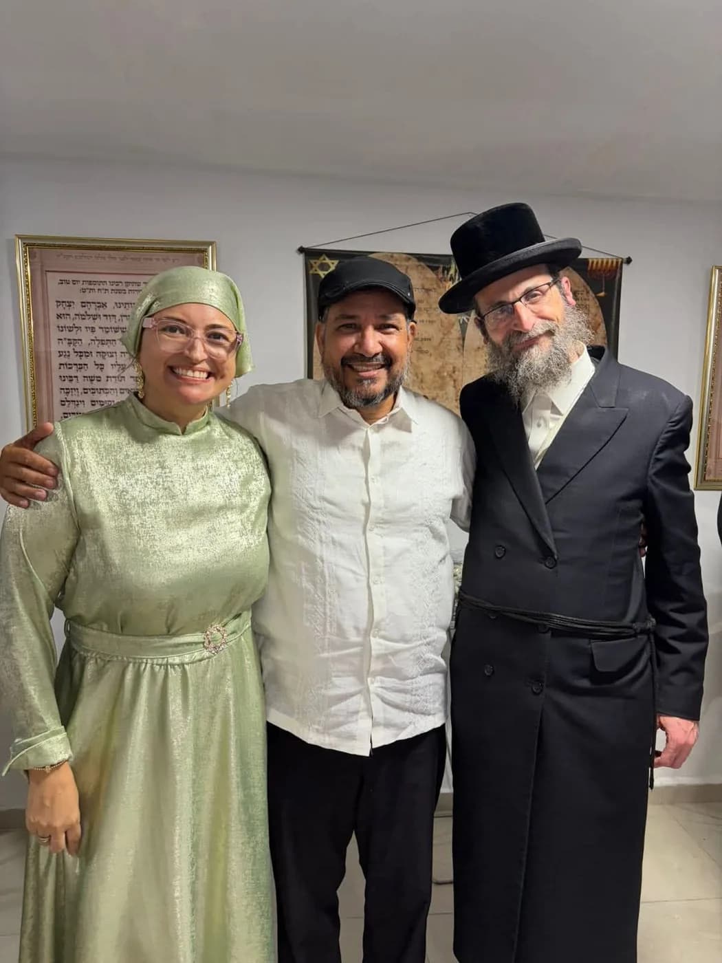El rabino junto a miembros de la comunidad Beit Jasdó en Barranquilla