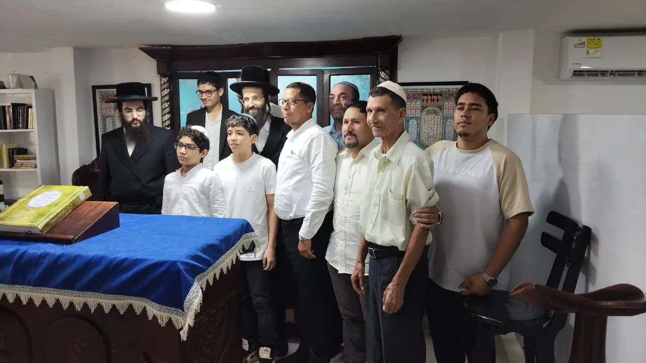 Estudio de la Torá con la comunidad en Beit Jasdó